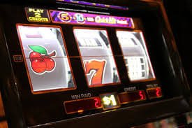 phcrown apk platform overview page showing casino-style games and mobile access alongside promotional deals